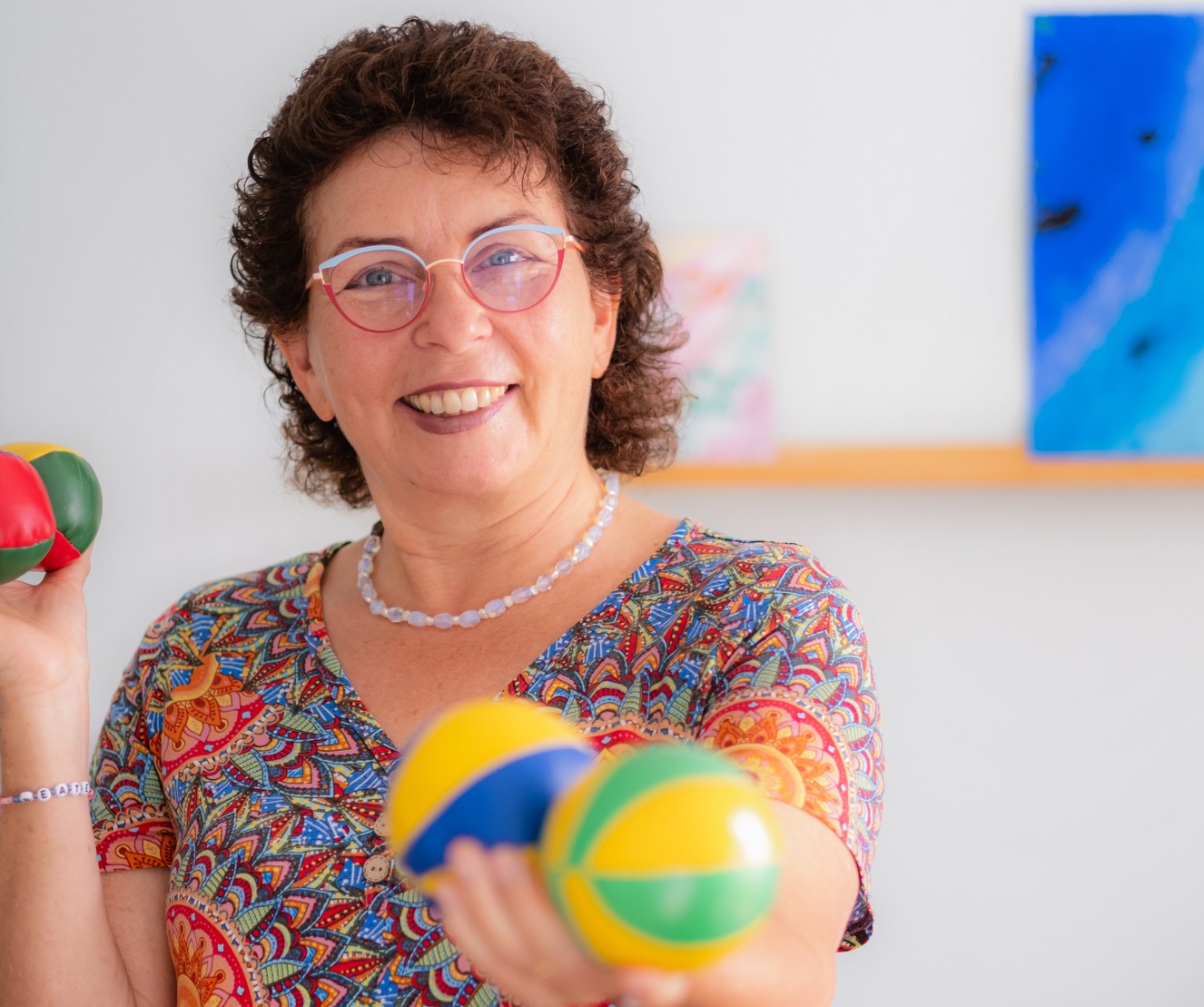 Beate Caspers jongliert mit Bällen